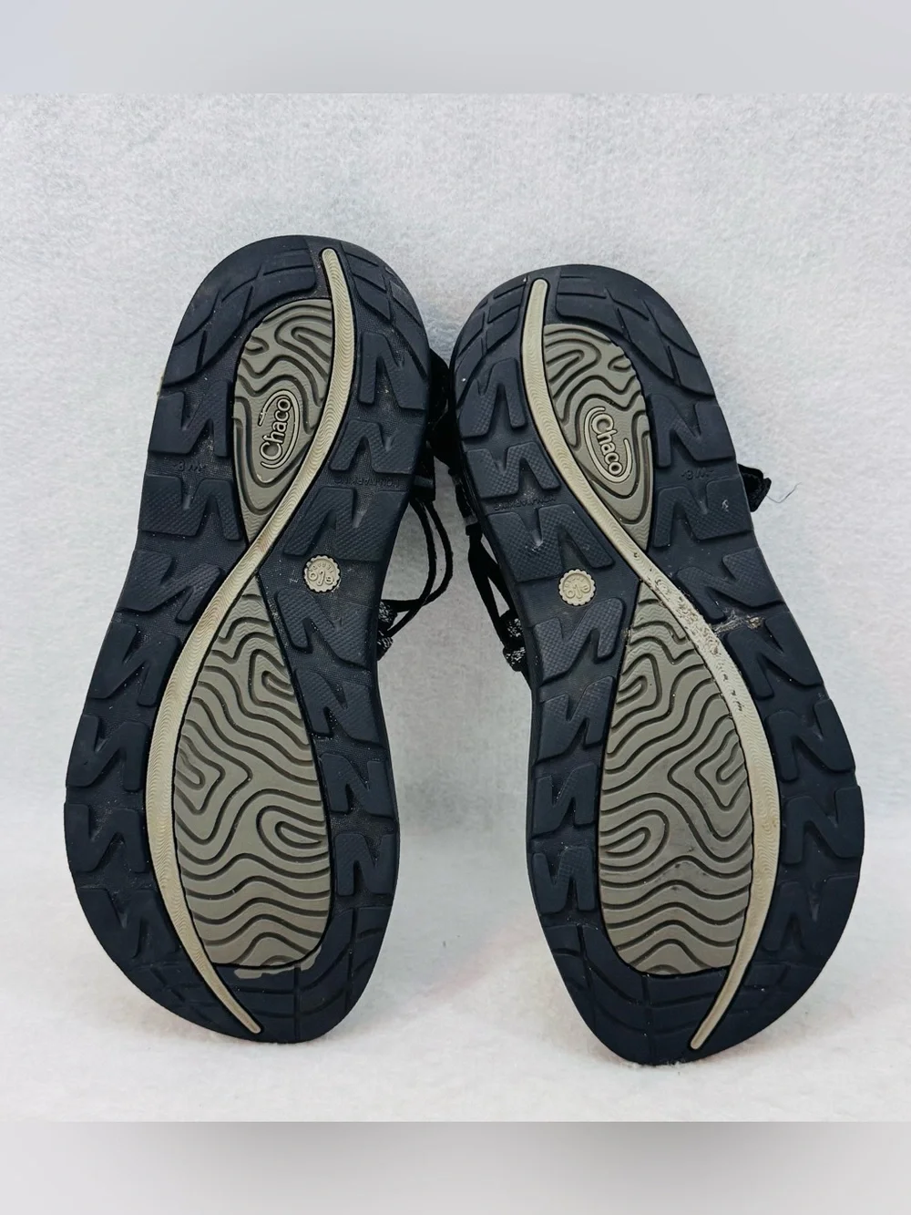 EUC Chaco Women's Z/Volv X2 Sandals Black & Grey size 8 Strappy Arch Support